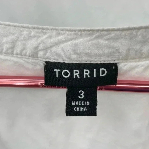 Torrid Women’s Sleeveless Blouse Top Size 3 Blue White Button Down Pocket - Picture 7 of 11